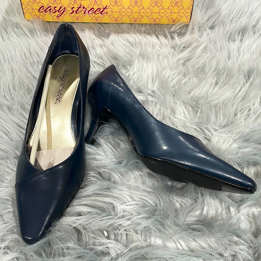 Easy Street Navy Blue Chiffon heels 7.5 WW